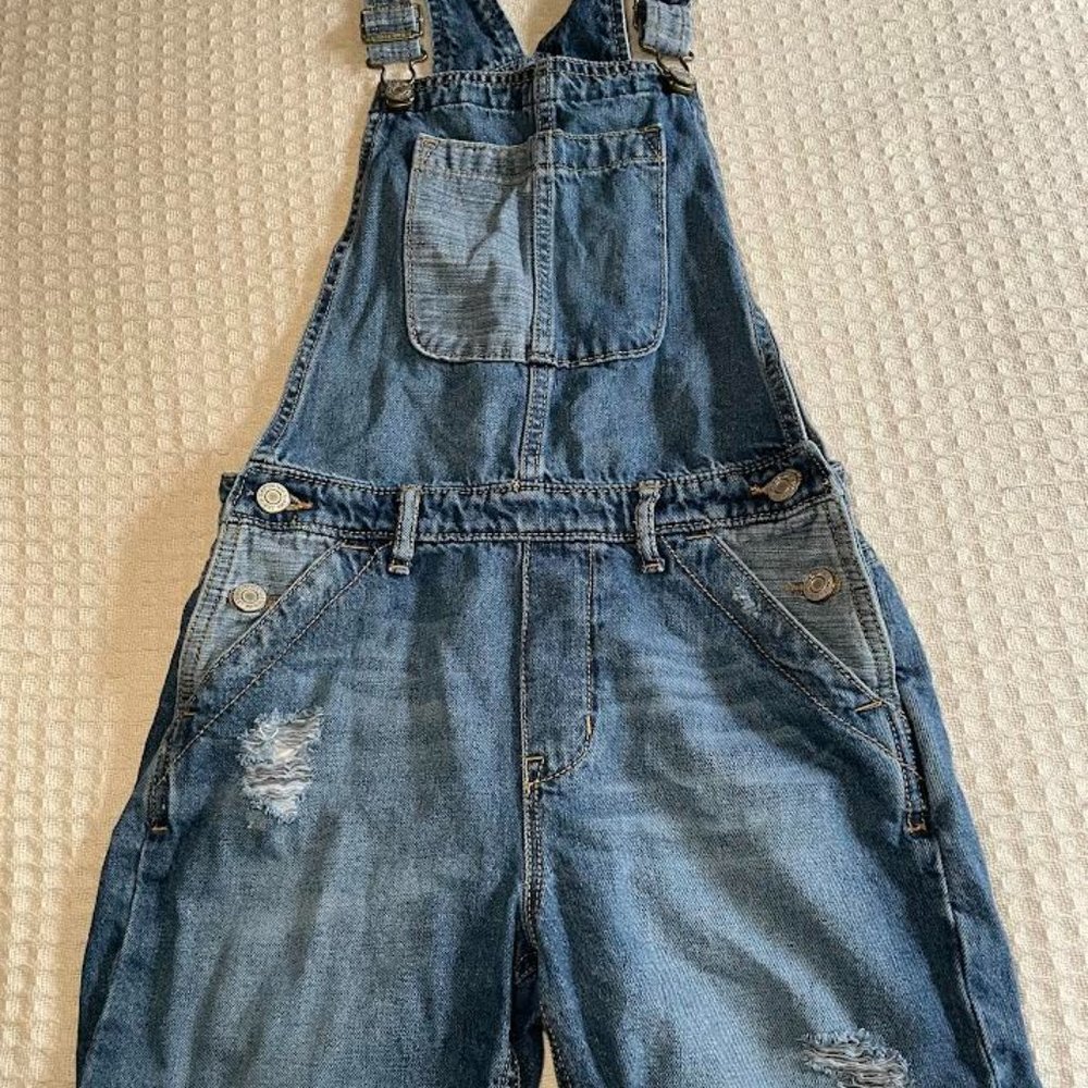 Overall denim shorts
